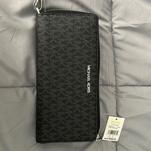 Black Micheal kors hand bag w tags